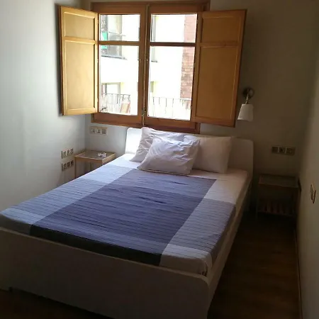Near Las Ramblas And The Beach Apartamento