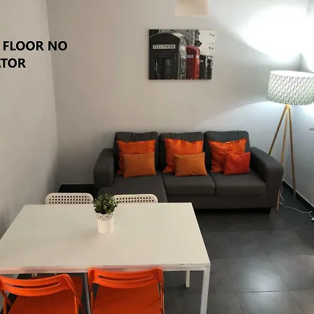 Near Las Ramblas And The Beach Apartamento