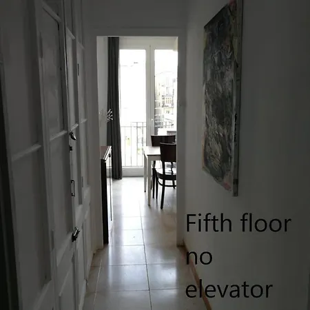 Near Las Ramblas And The Beach Apartamento Barcelona